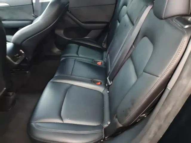 Tesla Model Y — Фото автомобиля 12