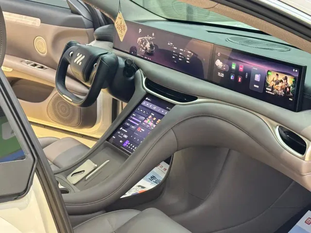 IM Motors L6 — Фото автомобиля 18