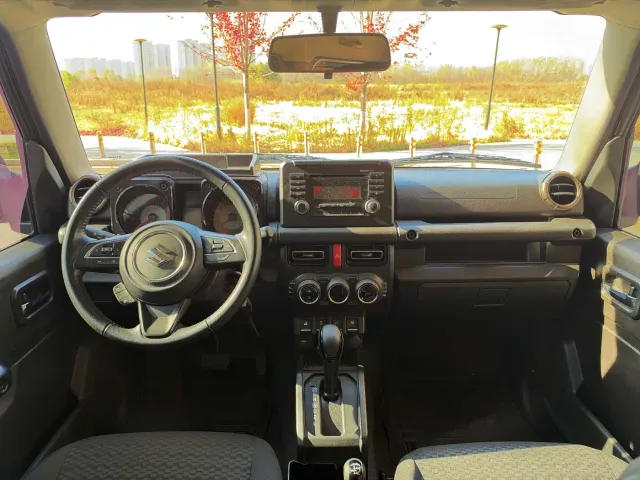 Suzuki Jimny — Фото автомобиля 10