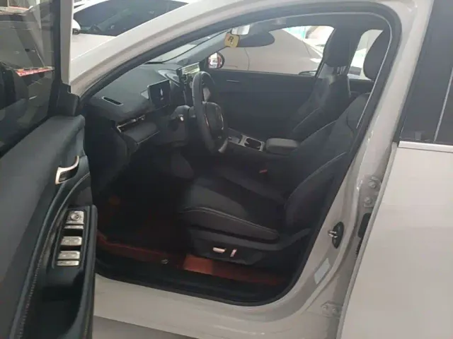 Baojun Yunhai — Фото автомобиля 10