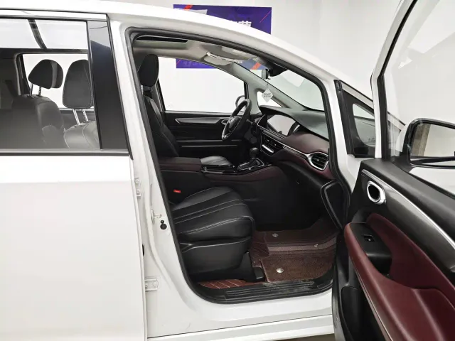 GAC Trumpchi M6 — Фото автомобиля 12