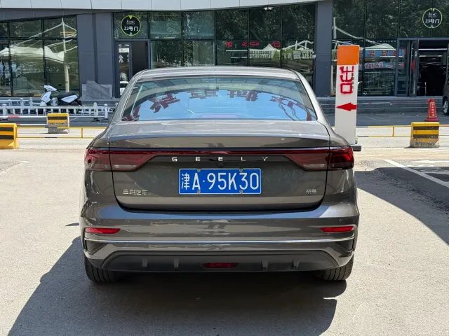 Geely Emgrand — Фото автомобиля 8