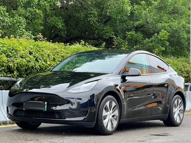 Фотография автомобиля — Tesla Model Y