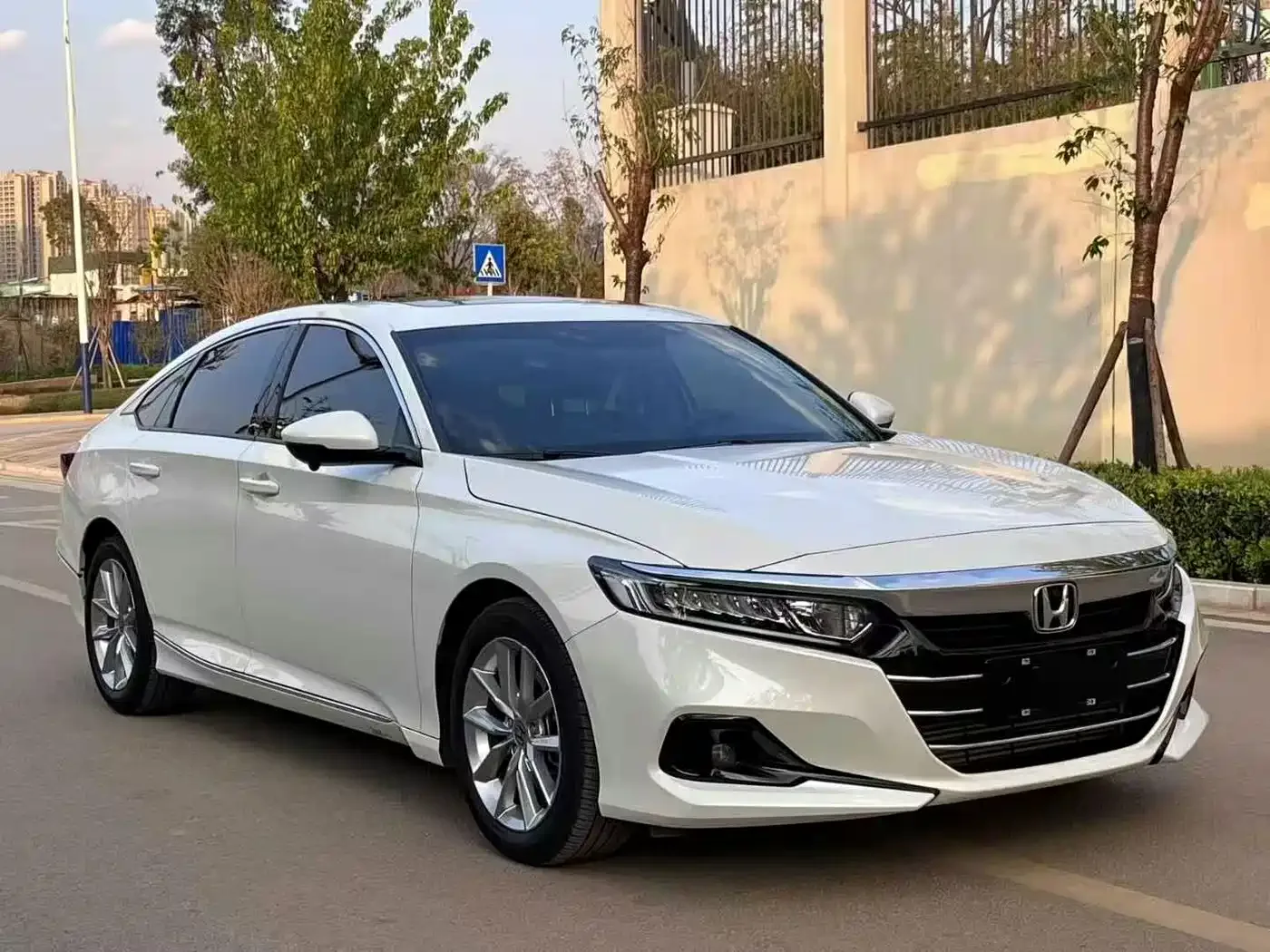 Honda Accord 2022 260TURBO Luxury Edition — Фото автомобиля 3
