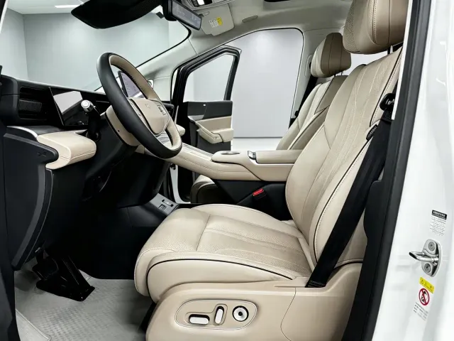 Xpeng X9 — Фото автомобиля 3