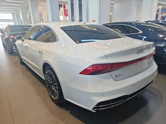 Audi A7L — Фото автомобиля 4