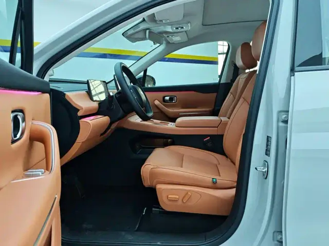 Leapmotor C10 — Фото автомобиля 9