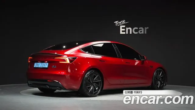 Фотография автомобиля — Tesla Model 3