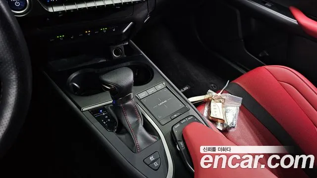 Lexus UX — Фото автомобиля 9
