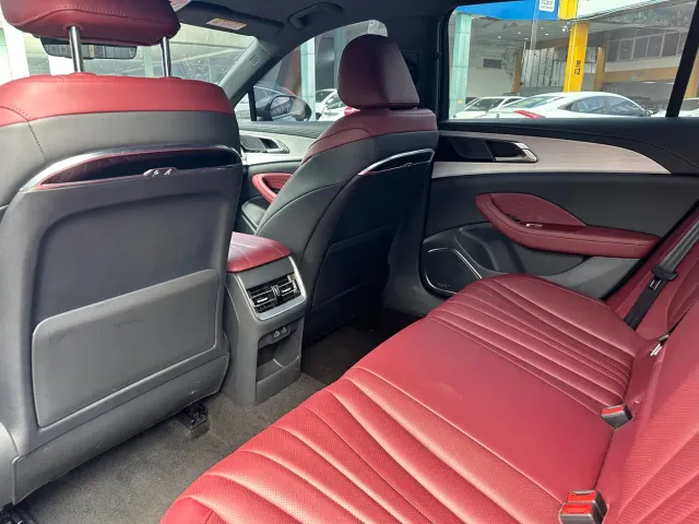 Hongqi H5 — Фото автомобиля 8