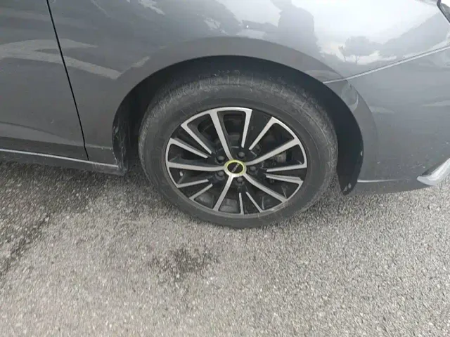 Roewe i5 — Фото автомобиля 11