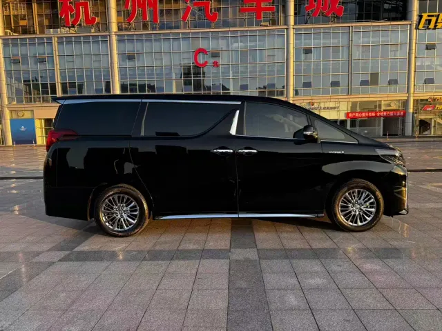 Toyota Alphard — Фото автомобиля 6