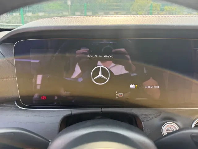 Mercedes-Benz E-Class — Фото автомобиля 6