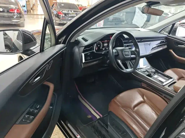 Audi Q7 — Фото автомобиля 11
