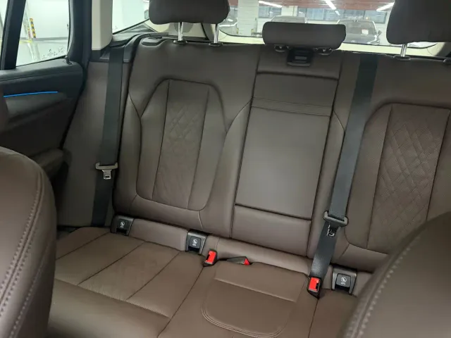 BMW iX3 — Фото автомобиля 11
