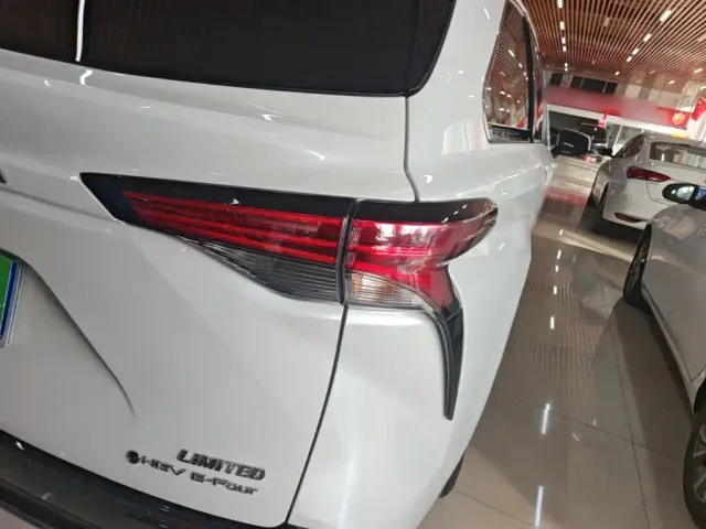 Toyota Sienna — Фото автомобиля 7