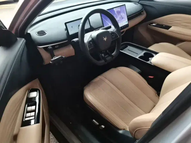 Arcfox T1 — Фото автомобиля 15