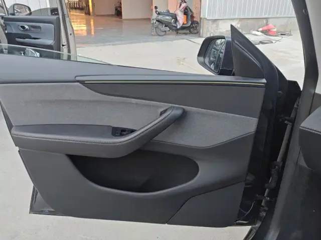 Tesla Model Y — Фото автомобиля 7