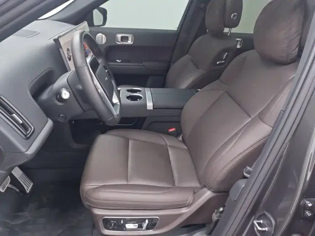Li Auto L8 — Фото автомобиля 14