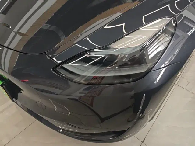 Tesla Model Y — Фото автомобиля 23