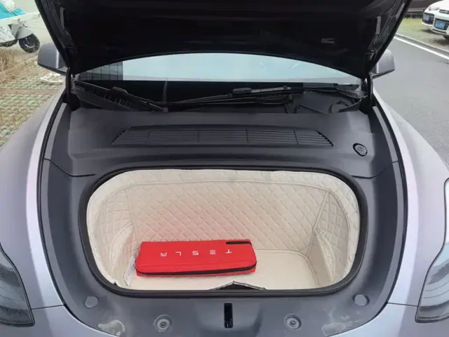 Tesla Model Y — Фото автомобиля 19