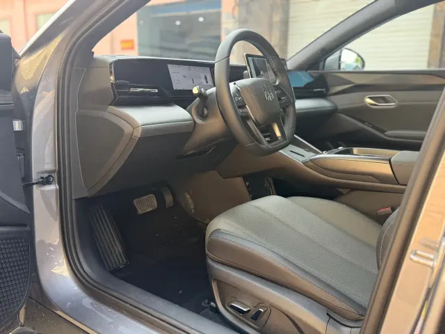 BYD Qin L — Фото автомобиля 9