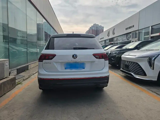 Volkswagen Tiguan L — Фото автомобиля 5