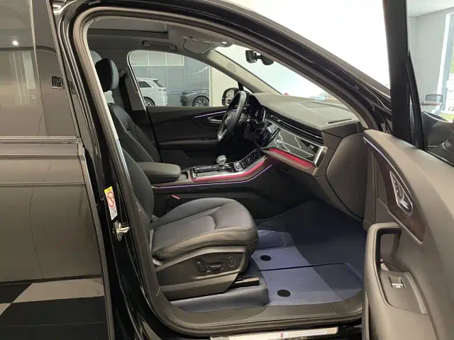 Audi Q7 — Фото автомобиля 18