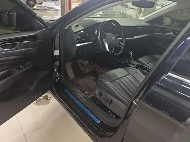 Volkswagen Passat — Фото автомобиля 15