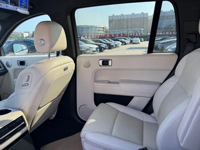 Li Auto L9 — Фото автомобиля 17