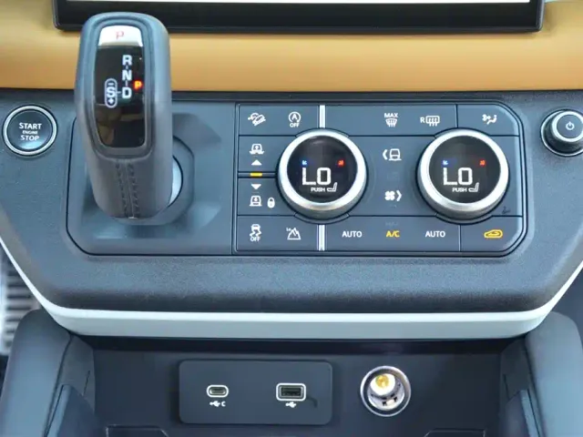 Land Rover Defender — Фото автомобиля 8