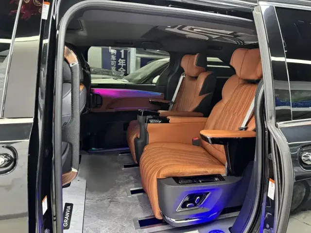 Toyota Granvia — Фото автомобиля 11