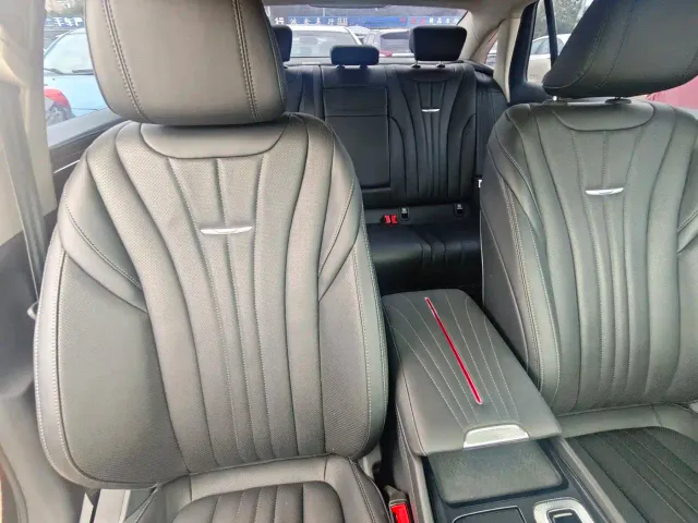 Hongqi H5 — Фото автомобиля 13