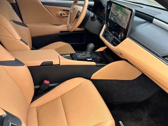 Lexus ES — Фото автомобиля 15