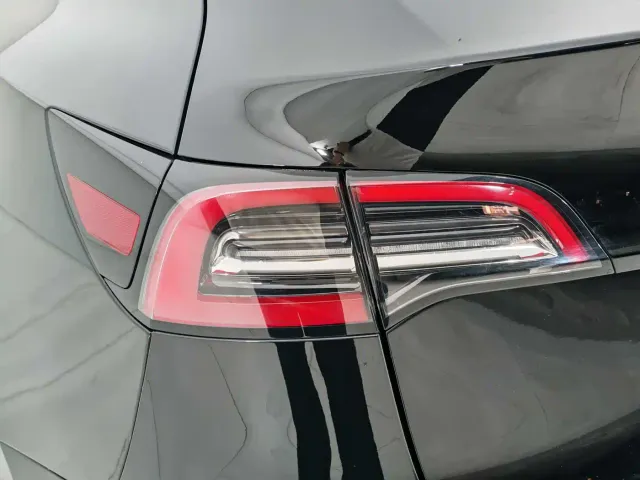Tesla Model Y — Фото автомобиля 17