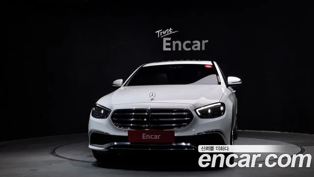 Mercedes-Benz E-Class — Фото автомобиля 3