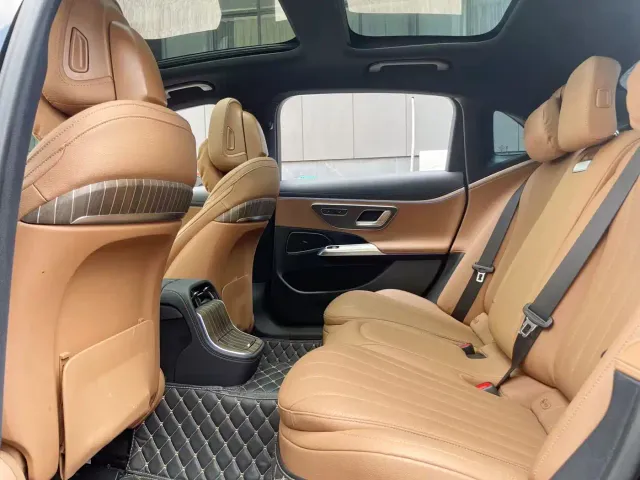Mercedes-Benz E-Class — Фото автомобиля 6