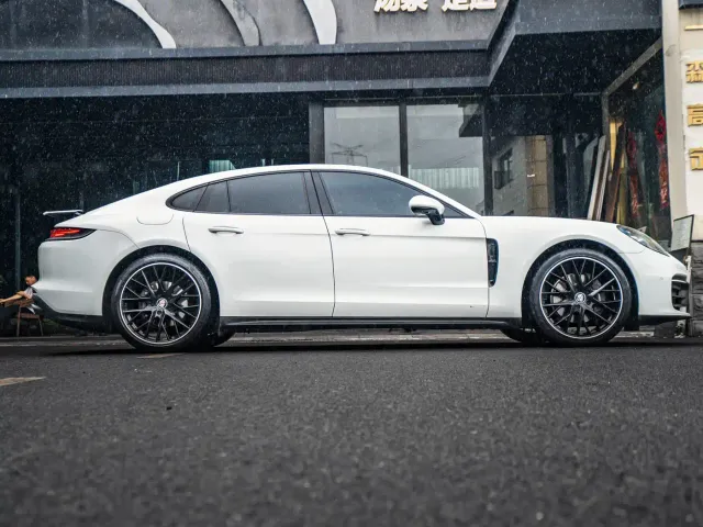 Porsche Panamera — Фото автомобиля 3