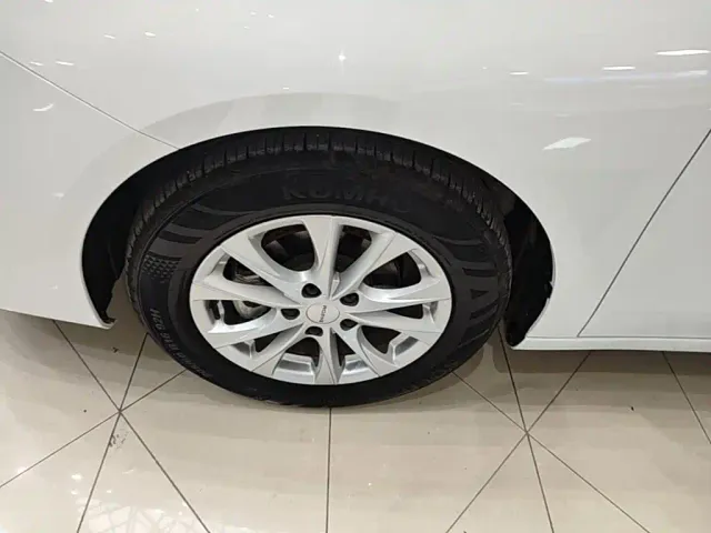 Roewe i5 — Фото автомобиля 22