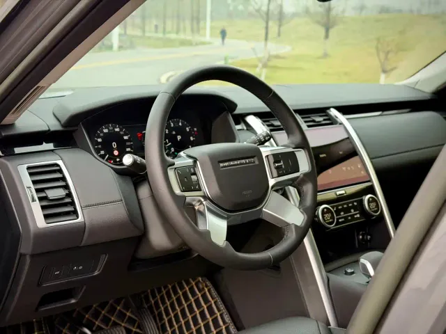 Land Rover Discovery — Фото автомобиля 11