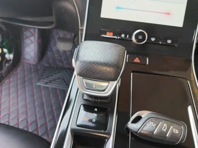 Roewe i6 MAX EV — Фото автомобиля 13