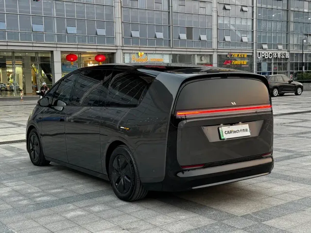 Li Auto MEGA — Фото автомобиля 4