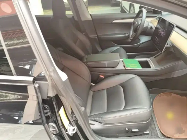 Tesla Model 3 — Фото автомобиля 24