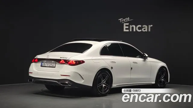 Mercedes-Benz E-Class — Фото автомобиля 2