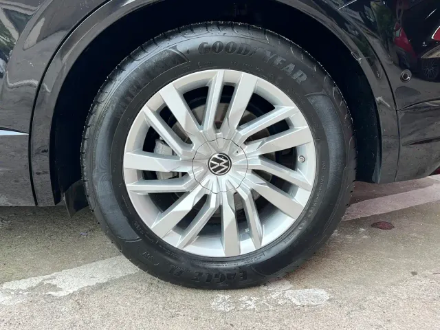 Volkswagen Touareg — Фото автомобиля 20