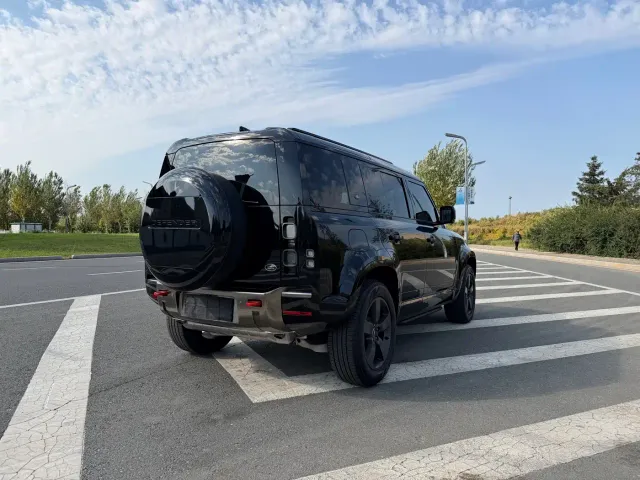 Land Rover Defender — Фото автомобиля 6