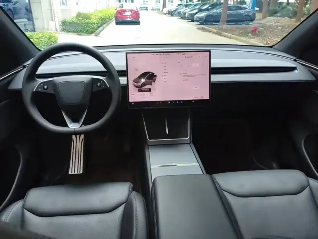 Tesla Model Y L 2025 Facelift Long Range AWD — Фото автомобиля 9