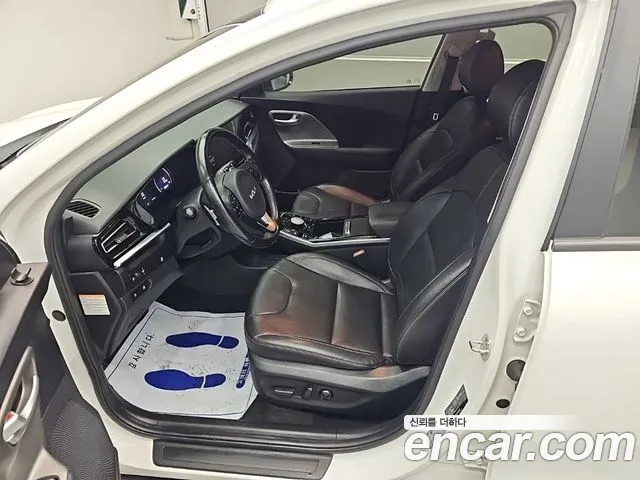 Kia Niro — Фото автомобиля 11