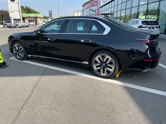 BMW 7 Series — Фото автомобиля 7