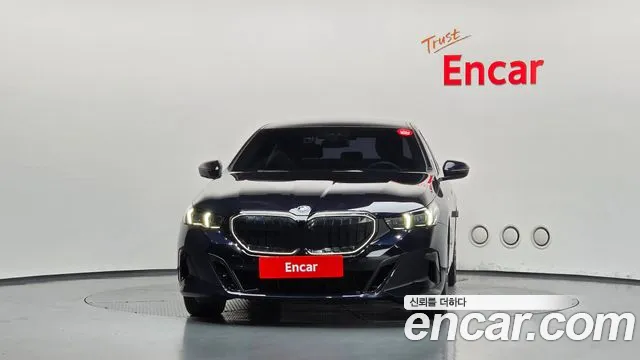 BMW 5 Series G60 — Фото автомобиля 3